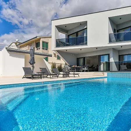 Ferienhaus Gorgeous In Marina